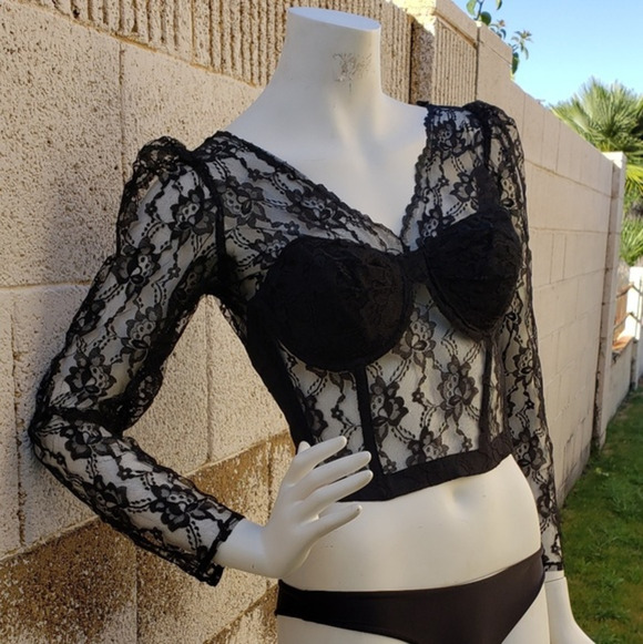 Frederick's of Hollywood Tops - ‎Frederick

Long

Sleeve

Lace 

Crop

Top